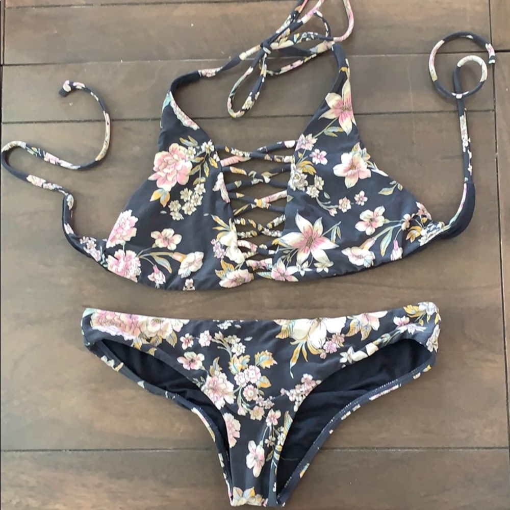 Billabong floral halter top bikini small